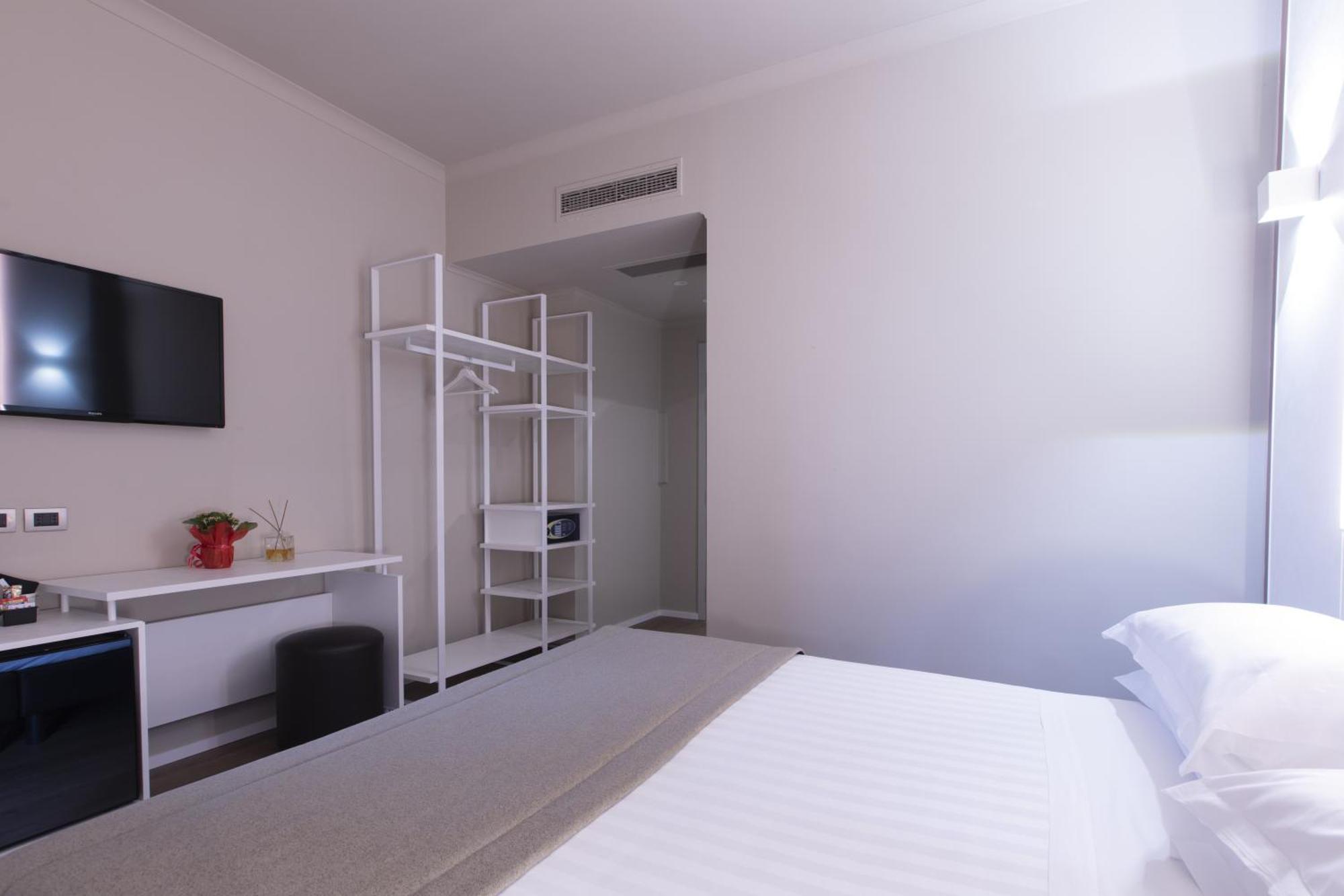 The Smooth Hotel