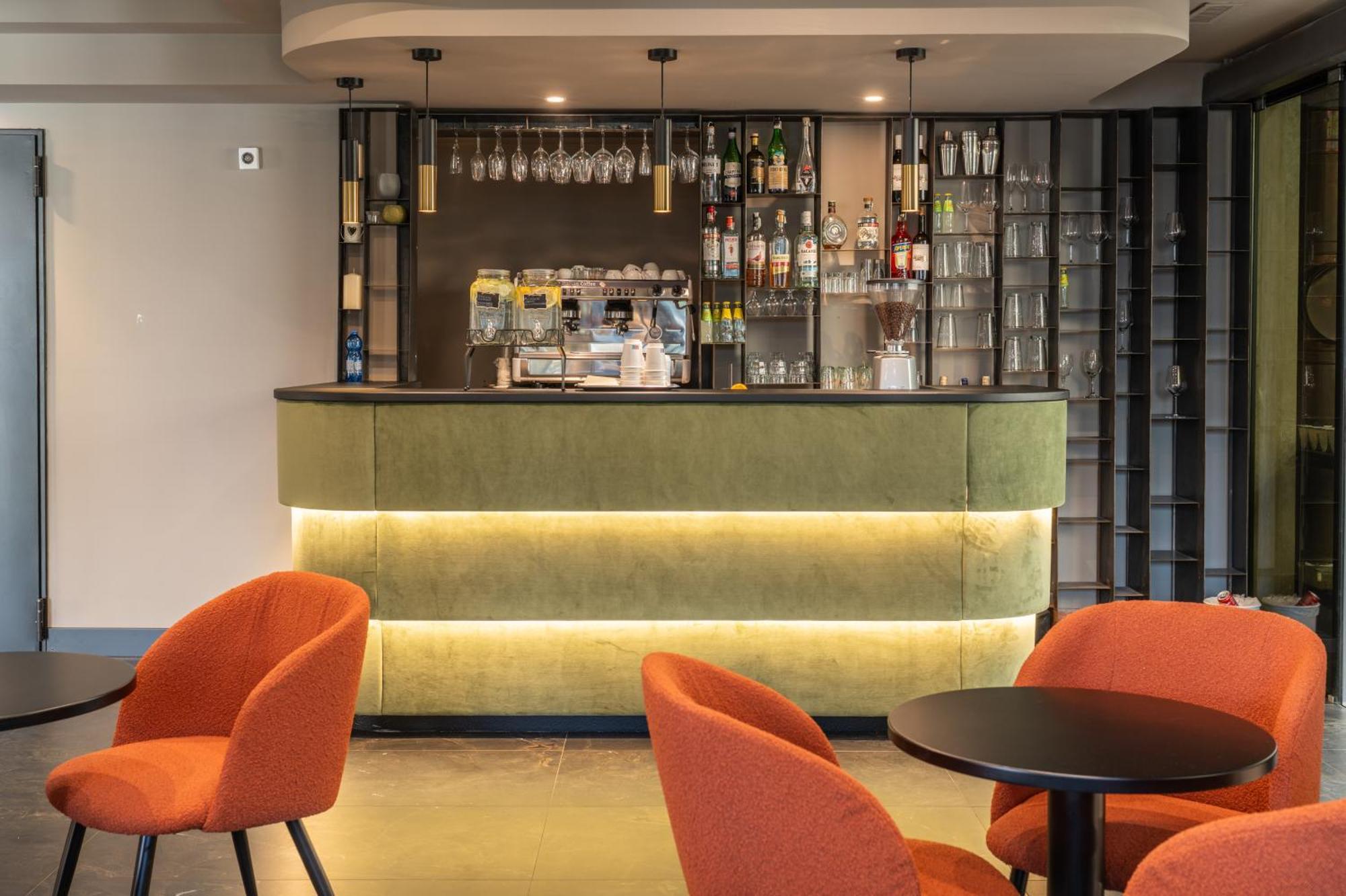The Smooth Hotel